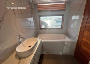 VIP Ocean Balcony Bathroom