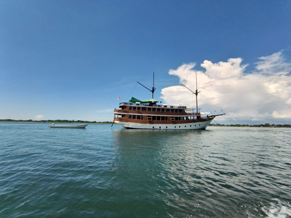 Meccadina Luxury Komodo Cruise